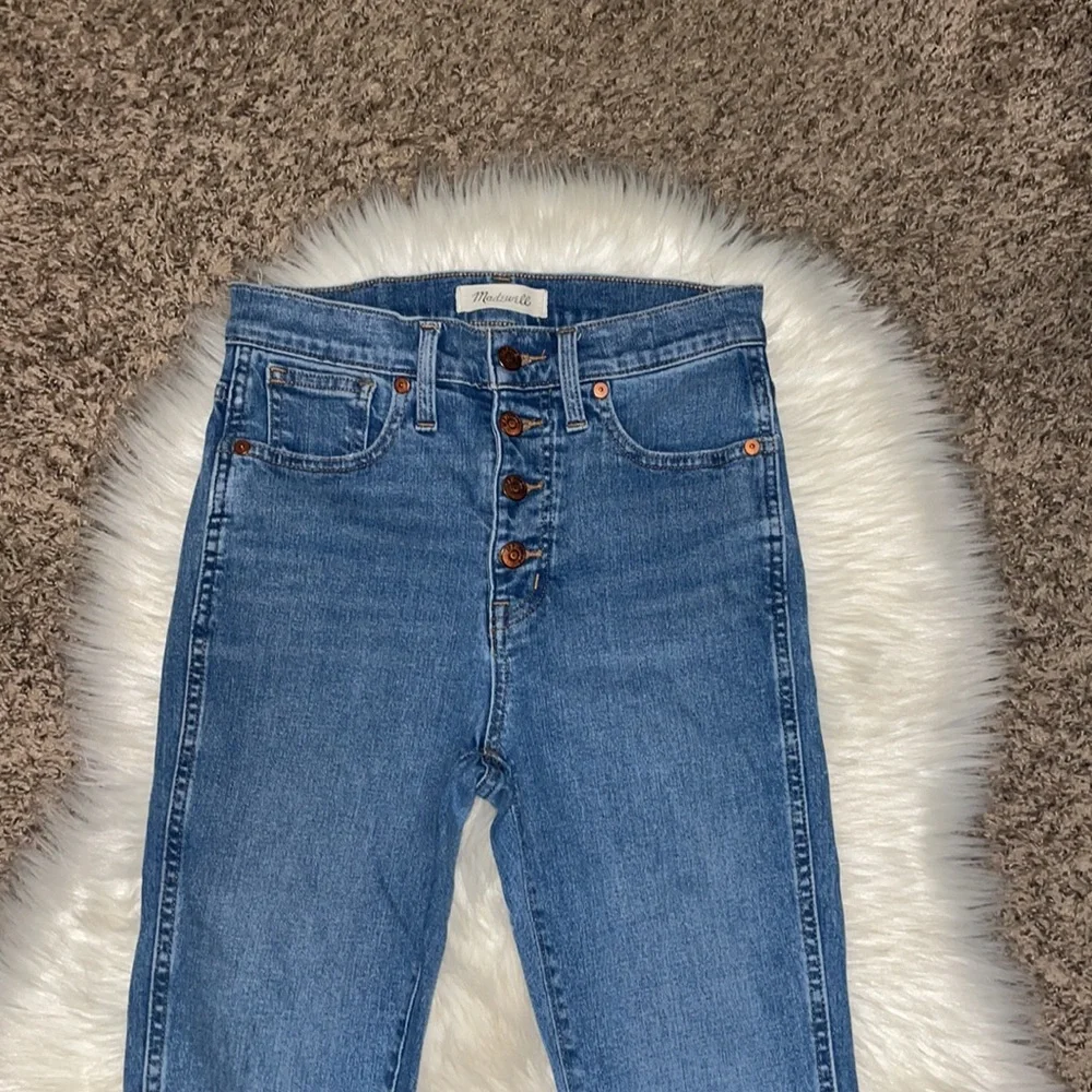 Madewell 10” High-Rise Skinny Button Fly and Ankle Raw Hem Skinny Jeans - Picture 6 of 12